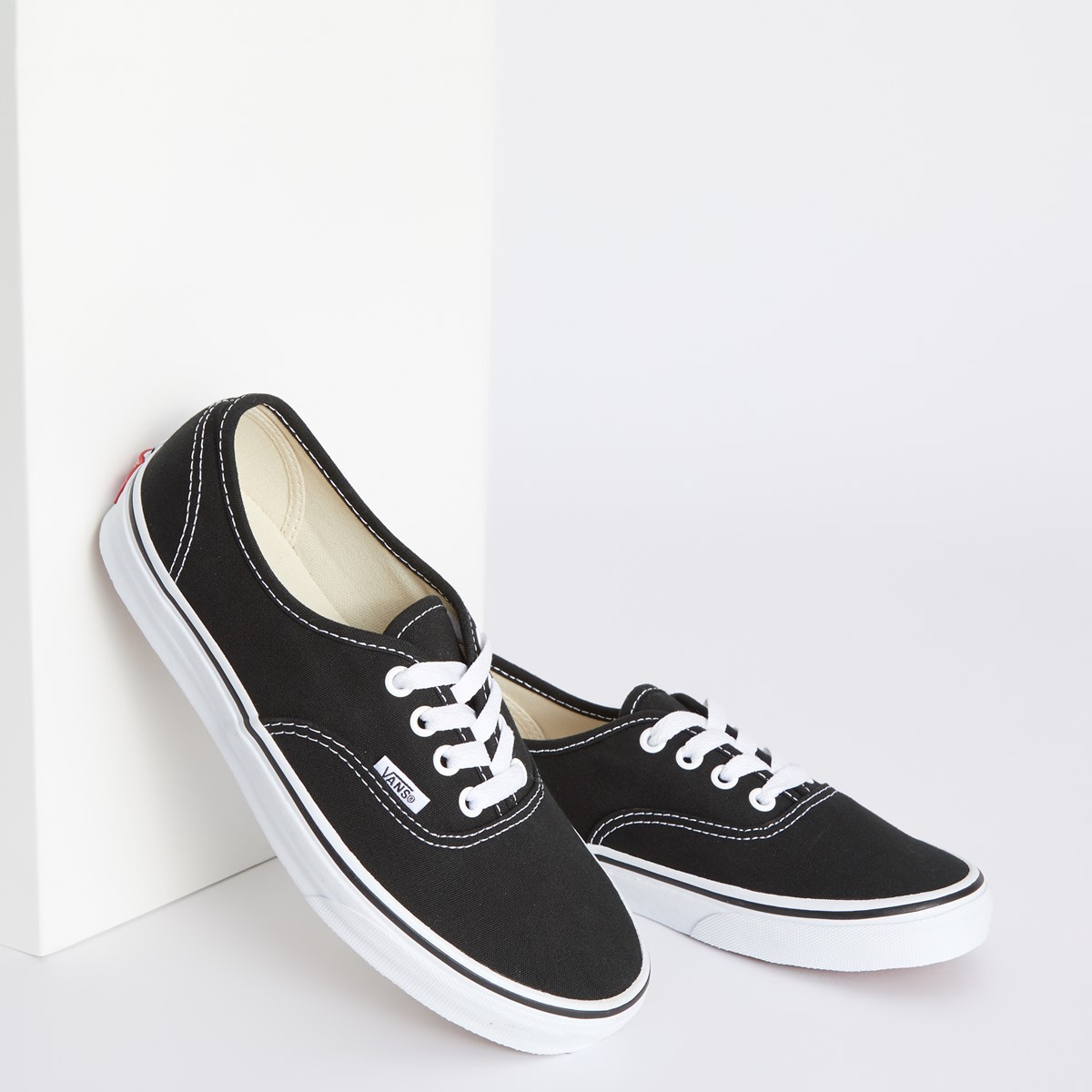 Authentic Sneakers in Black/White | Little Burgundy