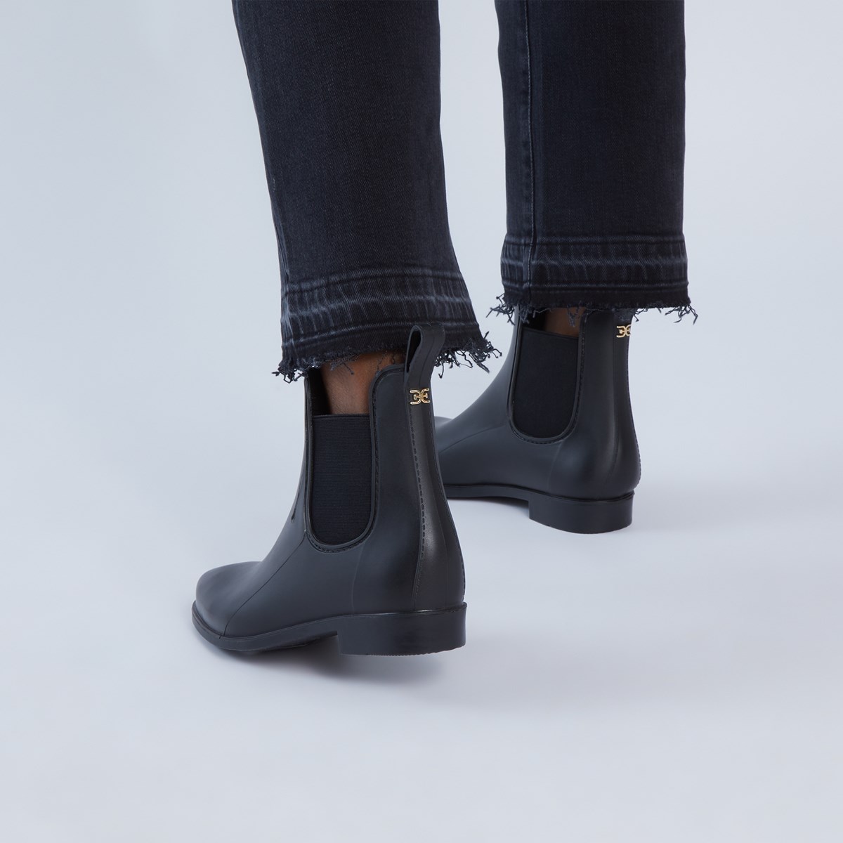matte black chelsea boots