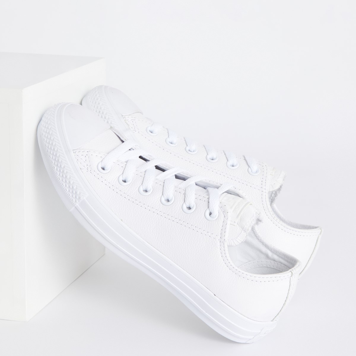 white leather converse 3.5
