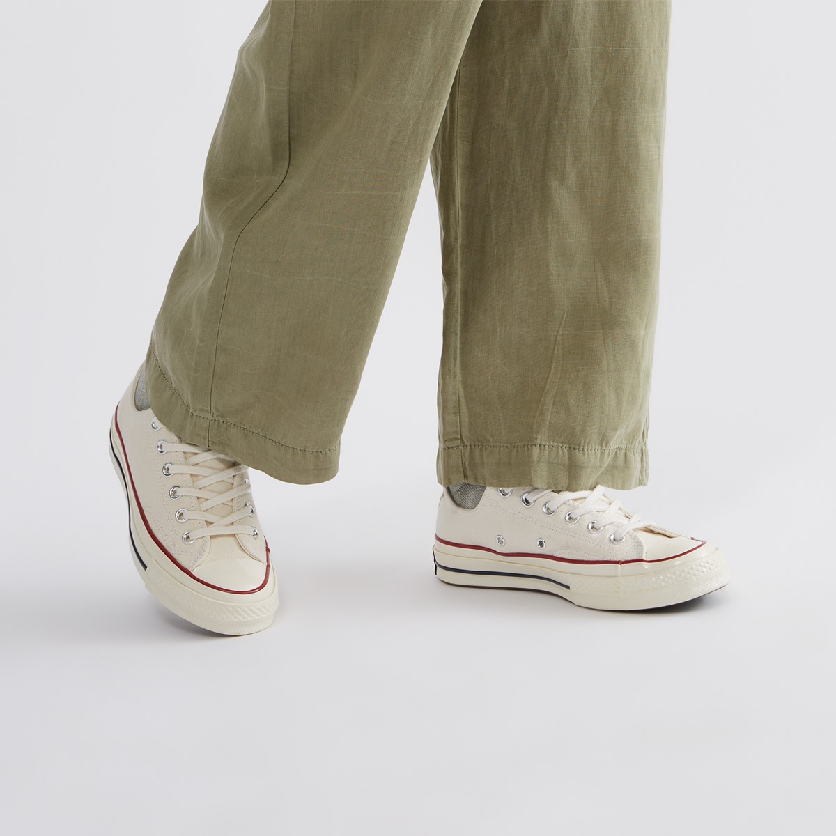 Chuck 70 Vintage Ox Sneakers in Chalk