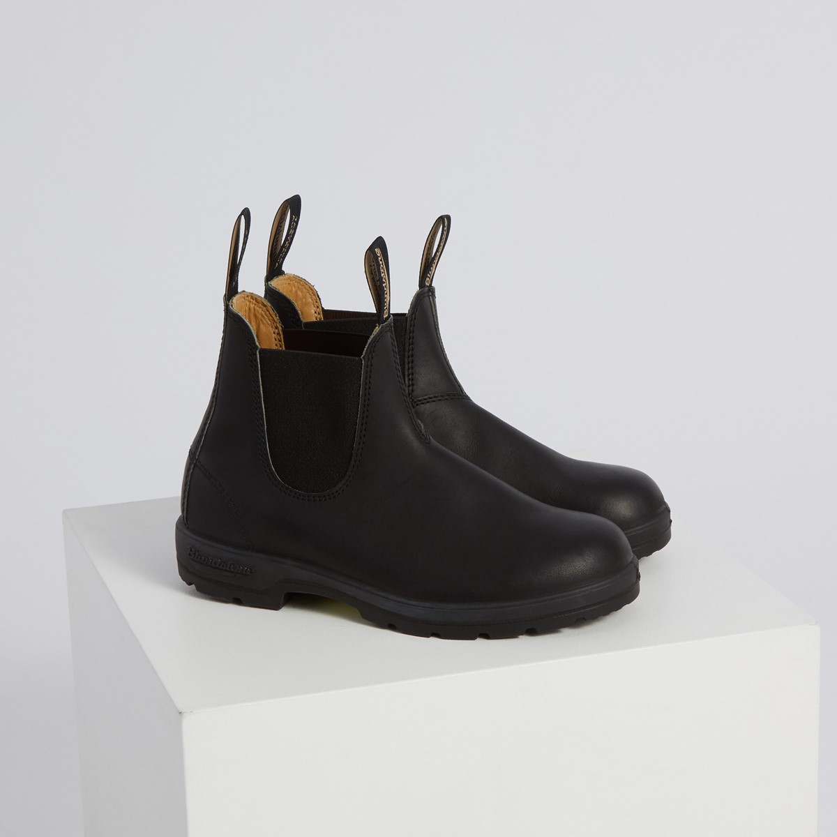 558 Classic Chelsea Boots in Black | Little Burgundy