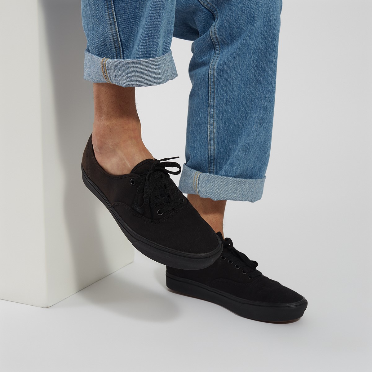 ComfyCush Authentic Sneakers in Black 