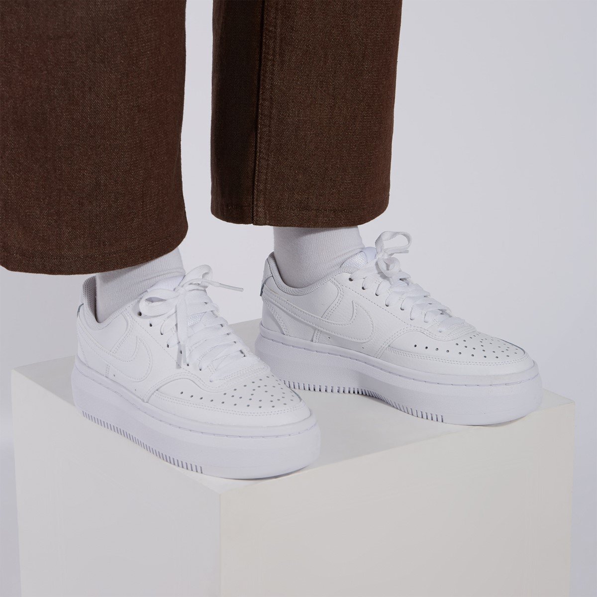 Women's Court Vision Alta Sneakers in White | Little Burgundy