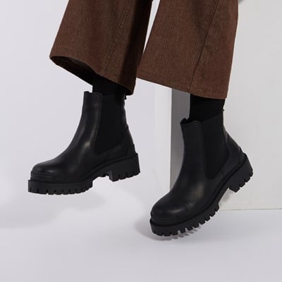 Women's Peneloppe Chelsea Boots in Black Alternate View