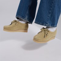 Alternate view of Chaussures style mocassin Wallabee beiges pour femmes