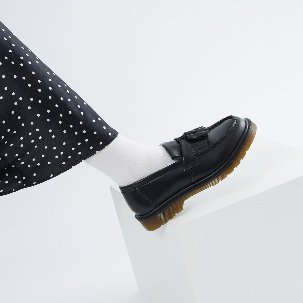 Adrian Tassel Loafers in Black | Little Burgundy