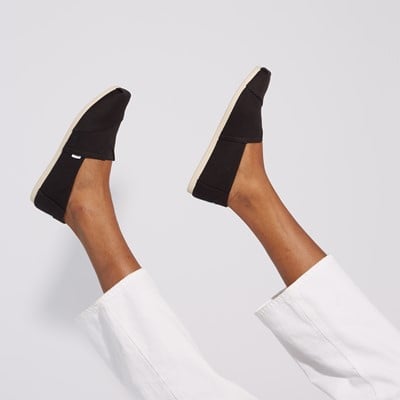 Chaussures Alpargata noires et blanches pour femmes Alternate View
