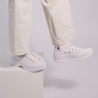 Bottes style baskets Chuck Taylor All Star Lugged 2.0 en cuir blanches Alternate View
