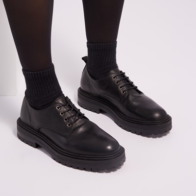 Women's India Oxford Shoes in Black Alternate View