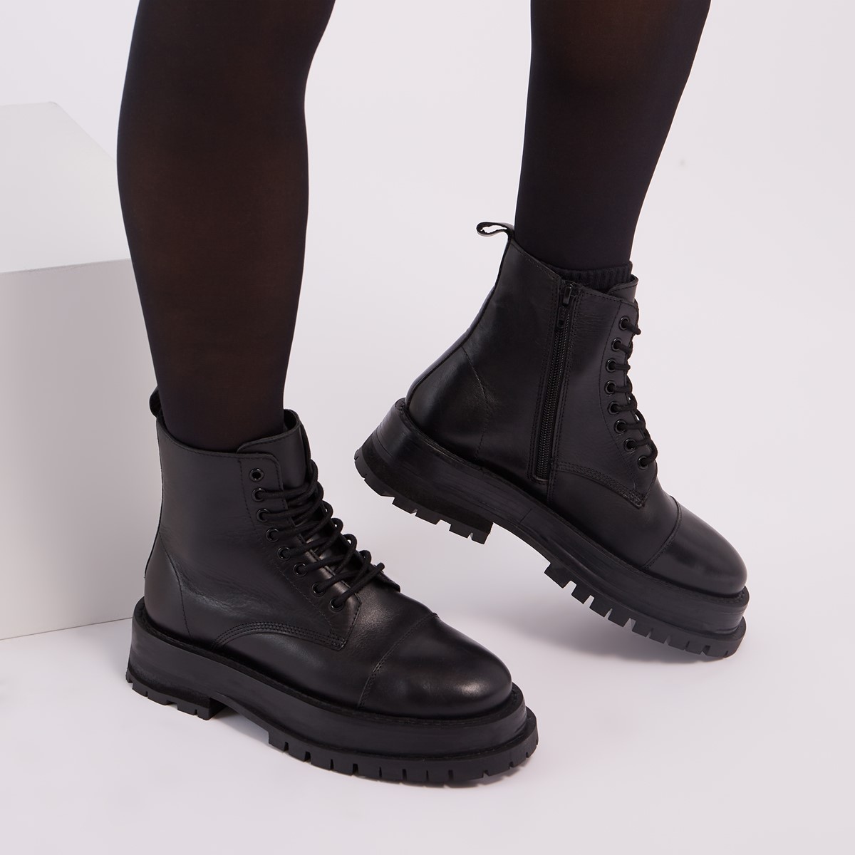 Women's Gisele Platform Boots in Black | Little Burgundy