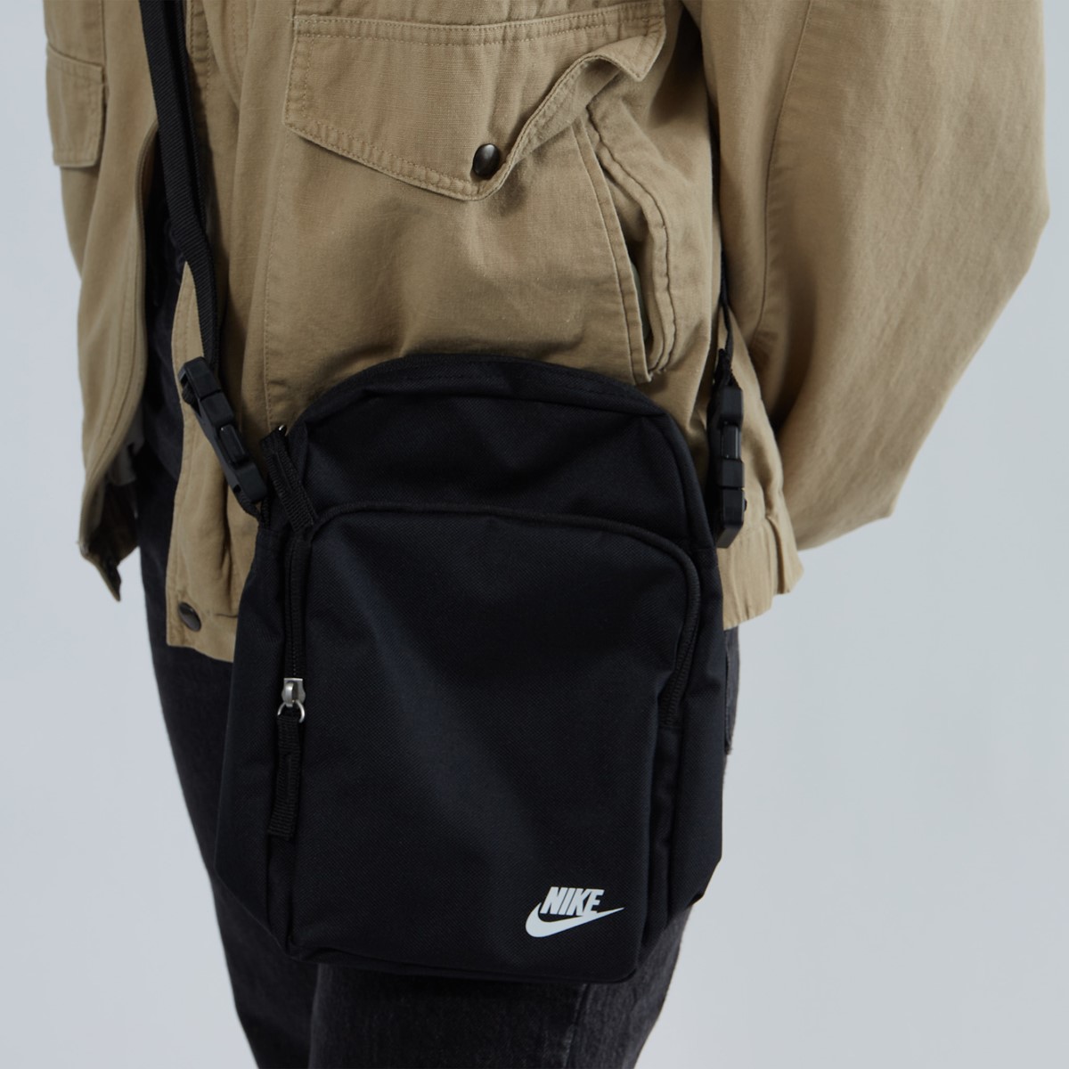 Nike Heritage Crossbody Bag in Black | Little Burgundy